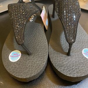 Sketchers with yoga foam sandals